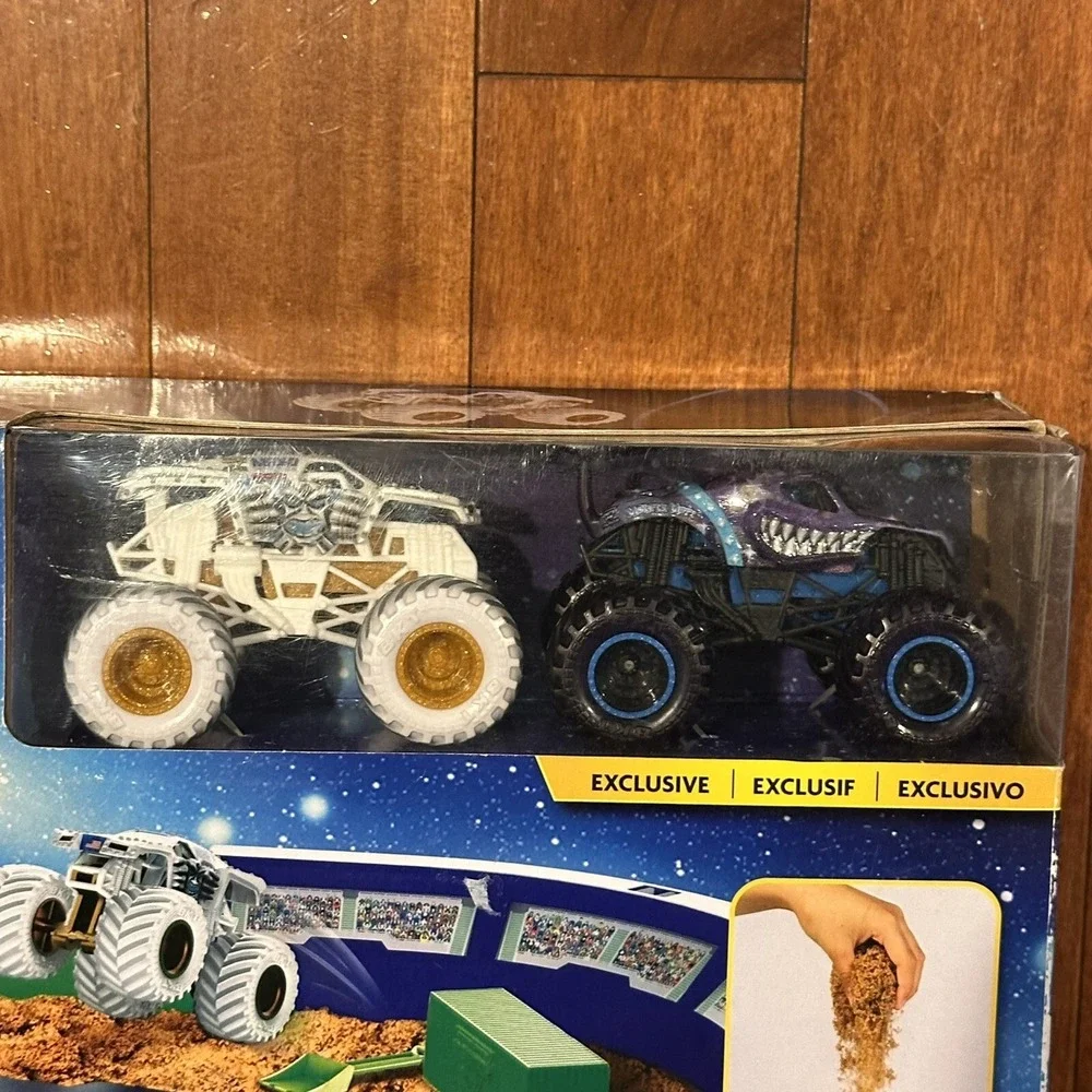 Monster Jam Gears and Galaxies‎ Max D VS Monster Mutt Special Edition Arena New